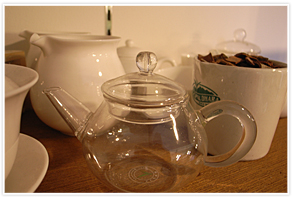 オレンジ茶房では、味わいも香りも自身を持ってお勧めできる茶葉を取り揃えております。
